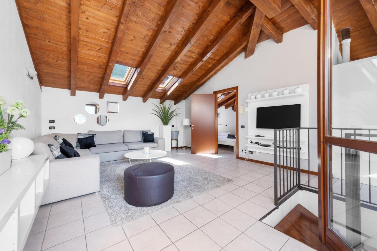 Casacamelia 35, 3 Bdrm With View Lake Como Lägenhet Acquaseria Exteriör bild